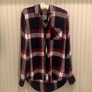 Women’s buttons tee